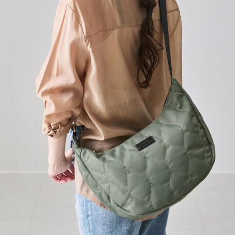 [^:lz-70510]M`fUCłȂꊴLeBOȃV_[obOӂƂLeBO̗̊̂fUCVvȂŖڂ䂭V_[obOBJ[uJ͉ו̏oꂪ₷čőB5TCỶו[o܂B|Pbgɂ̓t@Xi[|PbgI[v|PbgtĂ̂ŏƂȂڂoĕ֗B@\tȂ̂ŋ}ȉJ̓łTbƂЂƐ@ĂꂪôŊyłByTCYicmjzJF30AF24AꕝF27A}`F10ydʁigjz260ydlzJFt@Xi[FI[v|Pbg~2At@Xi[|Pbg~1OFt@Xi[|Pbg~1yfށziC()yFWJzO[x[WACgu[AX[NO[/ubNA_[NO[AubNyB^Cvzi`/O[x[WAO[x[W/ubNAJ[L/ubNAubNAX[Nu[/ubNA_[NO[/ubNTCY͓XuOTCYłB^O̕\LƂ͈قȂꍇ܂Biɂ̍ꍇ܂̂ŗ\߂Byӓ_zfނ̐A̓̂܂BXł̓[J[疧Ԃœ׌Aȉēx܋lߒvĂ܂̂ŁAXɂ鏤iƂ͈ႢÂ܂B̂gpAȂǂŋCɂȂ͂قƂǊȂȂ܂̂ł܂B􂢂͔Aꂽꍇ͊@ĉBʐ^̏iƎۂ̏i̓uEUɂāAFقȂꍇ܂̂ŁA\߂܂B