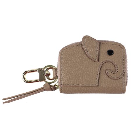 [^:lz-68405]]E񃂃`[tҖ]̃V[YyHAPPY ZO-SANz ̂ЂɎ܂RpNgȃ~jTCỸ]E񂪂ƂĂL[g X}[gL[Ƃ̃JM܂Ƃ߂Ď[łANAtȂ̂ŃP[Xoɂ̂܂܃{^삪\łOɂL[OăTbƎg₷I 360x]JritŃobOxg[vɂȒPɑ邱Ƃł܂B CyɎgtFCNU[͏iȃV{Ŏɓ݂莝ĂIyTCYicmjzF8.5AF6.5A݁F2ydʁigjz60ydlzJFt@Xi[F`F[tO~2OFJritbN~1AL[O~1yfށzOFvAF}CNt@Co[U[TCY͓XuOTCYłB^O̕\LƂ͈قȂꍇ܂Biɂ̍ꍇ܂̂ŗ\߂B