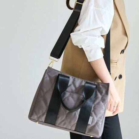 [^:lz-51505]lC̃fUCƂɂĂ@\IɎg悤ɍxiCo[WŐVoꂵ܂B3Dłӂ痧̊̂鍂LeBOfUC̗pB߂Ȃ̂ŌɐH܂ĝւ̕SyĂV_[xgŌ|AȂȂߊ|A莝Ƃ낢Ȏy߂܂Bɂ͎d؂肪Ă3̃Xy[XɕĎ[\Bו̒ʒuRƌ܂̂ŒNłȒPɐڂł܂Bybg{g܂肽ݎP|Ă܂܎[\ILxȎd|PbgtŁuǂsHvȂȂ܂Bɂt@Xi[t|Pbg͊O֏oă{^𗯂߂ƃt^ɂȂAו̊یhł܂BA4TCY܂TCYȂ̂ŒʋΗp̂dobO}}obOȂǗlXȃV[Ŋ􂵂Ă܂ByTCYicmjzJF29AꕝF32.5AF25A}`F14Anh荂F16A蒷F45V_[~F73-130~5ydʁigjz{/420V_[/130ydlzJFXibv{^Ft@Xi[|Pbg~1AI[v|Pbg~3OFI[v|Pbg~1yfށziCTCY͓XuOTCYłB^O̕\LƂ͈قȂꍇ܂Biɂ̍ꍇ܂̂ŗ\߂Byӎzfނ̐A̓̂܂BXł̓[J[疧Ԃœ׌Aȉēx܋lߒvĂ܂̂ŁAXɂ鏤iƂ͈ႢÂ܂B̂gpAȂǂŋCɂȂ͂قƂǊȂȂ܂̂ł܂B􂢂͔Aꂽꍇ͊@ĉBʐ^̏iƎۂ̏i̓uEUɂāAFقȂꍇ܂̂ŁA\߂܂B