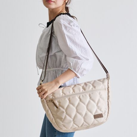 [^:lz-70522]oɕKvȉוSĝ傫߃V_[BA4TCYΉŒʋ΂ʊwAspƂĂLV[Ŋ􂵂Ă܂BƊO킹ĂV̃|PbgtŎU΂肪ȏƐłB{g|Pbĝ500mlPET𗧂Ă܂܎[\B|SzȂIH{ꂽxiCngpĂ̂ŉJ̓̂oɂyTCYicmjzꕝF26.5AF25A}`F11V_[xg~F68-128~3.8ydʁigjz350ydlzJFt@Xi[FbV|Pbg~2At@Xi[|Pbg~1OFt@Xi[|Pbg~1AI[v|Pbg~2yfށziCTCY͓XuOTCYłB^O̕\LƂ͈قȂꍇ܂Biɂ̍ꍇ܂̂ŗ\߂Byӓ_z{v܂PVCPUȂǂ̃tFCNU[̏iEiCn̏íAfނ̐A̓̂܂BXł̓[J[疧Ԃœ׌Aȉēx܋lߒvĂ܂̂ŁAXɂ鏤iƂ͈ႢÂ܂B̂gpAȂǂŋCɂȂ͂قƂǊȂȂ܂̂ł܂B􂢂͔Aꂽꍇ͊@ĉBʐ^̏iƎۂ̏i̓uEUɂāAFقȂꍇ܂̂ŁA\߁A܂B