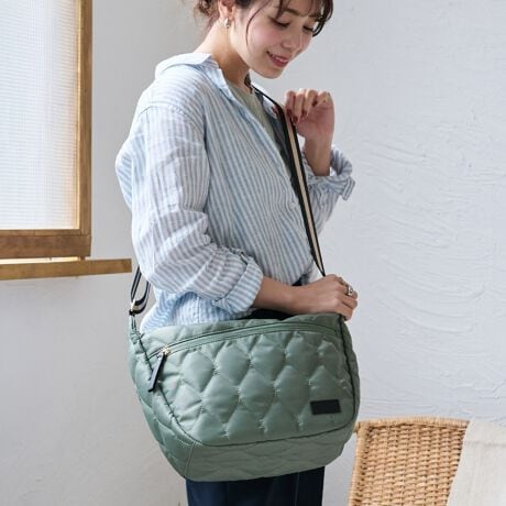 [^:lz-70522]oɕKvȉוSĝ傫߃V_[BA4TCYΉŒʋ΂ʊwAspƂĂLV[Ŋ􂵂Ă܂BƊO킹ĂV̃|PbgtŎU΂肪ȏƐłB{g|Pbĝ500mlPET𗧂Ă܂܎[\B|SzȂIH{ꂽxiCngpĂ̂ŉJ̓̂oɂyTCYicmjzꕝF26.5AF25A}`F11V_[xg~F68-128~3.8ydʁigjz350ydlzJFt@Xi[FbV|Pbg~2At@Xi[|Pbg~1OFt@Xi[|Pbg~1AI[v|Pbg~2yfށziCTCY͓XuOTCYłB^O̕\LƂ͈قȂꍇ܂Biɂ̍ꍇ܂̂ŗ\߂Byӓ_z{v܂PVCPUȂǂ̃tFCNU[̏iEiCn̏íAfނ̐A̓̂܂BXł̓[J[疧Ԃœ׌Aȉēx܋lߒvĂ܂̂ŁAXɂ鏤iƂ͈ႢÂ܂B̂gpAȂǂŋCɂȂ͂قƂǊȂȂ܂̂ł܂B􂢂͔Aꂽꍇ͊@ĉBʐ^̏iƎۂ̏i̓uEUɂāAFقȂꍇ܂̂ŁA\߁A܂B