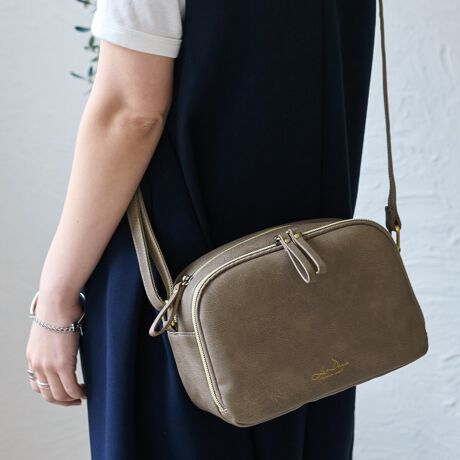 [^:lz-70414]tg|Pbgɂz@\tifUC̃~jV_[BzƃobǑ^ɂȂĂ̂łЂƂŐgyɂołI}}obO◷s̃TuobOƂĕKvȂ̂̂ɂ傤ǂJ[h|Pbgt@Xi[t|PbgŌAJ[hAʒȂǂ܂Ƃ߂Ď[\BC[|Pbgtŏނ萮Ȃ[łBiȃtFCNU[Əۂ݂̂鏬߃tHőlۂ͋CɁB yTCYicmjzꕝF22.5AF15A݁F11V_[xg~F78-143~3.8ydʁigjz320ydlzJFt@Xi[z|PbgFJ[h|Pbg~8AI[v|Pbg~1At@Xi[|Pbg~1FI[v|Pbg~1At@Xi[|Pbg~1OF}Olbg{^|Pbg~1yfށziCAPUTCY͓XuOTCYłB^O̕\LƂ͈قȂꍇ܂Biɂ̍ꍇ܂̂ŗ\߂Byӓ_z{v܂PVCPUȂǂ̃tFCNU[̏iEiCn̏íAfނ̐A̓̂܂BXł̓[J[疧Ԃœ׌Aȉēx܋lߒvĂ܂̂ŁAXɂ鏤iƂ͈ႢÂ܂B̂gpAȂǂŋCɂȂ͂قƂǊȂȂ܂̂ł܂B􂢂͔Aꂽꍇ͊@ĉBʐ^̏iƎۂ̏i̓uEUɂāAFقȂꍇ܂̂ŁA\߁A܂B