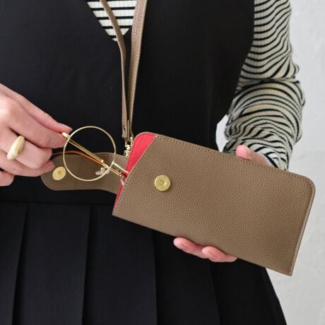 [^:lz-69402]uKlǂHvhI2XgbvtXP[XBKl̋ꏊ߂邱ƂŕhłȂLY≘ꂩĂ郁KlP[XBpɂɃKl|ɂ͈ړ̎ו΂ɂyʂŃ\tgȃP[X߁BobO̒̃Xȃ|Pbgɂ܂܂BZ2^CṽXgbvtŎ|obOɎtȂǃV[ɉĕ֗Ɏg܂ByTCYicmjzF17.5AF9lbNXgbvSF46AaF83XgbvSF24AaF21ydʁigjz{́F46AlbNXgbvF18AXgbvF7ydlzJ[h|Pbg~1yfށzOFvTCY͓XuOTCYłB^O̕\LƂ͈قȂꍇ܂Biɂ̍ꍇ܂̂ŗ\߂B{v܂PVCPUȂǂ̃tFCNU[̏iEiCn̏íAfނ̐A̓̂܂BXł̓[J[疧Ԃœ׌Aȉēx܋lߒvĂ܂̂ŁAXɂ鏤iƂ͈ႢÂ܂B̂gpAȂǂŋCɂȂ͂قƂǊȂȂ܂̂ł܂B􂢂͔Aꂽꍇ͊@ĉBʐ^̏iƎۂ̏i̓uEUɂāAFقȂꍇ܂̂ŁA\߁A܂B