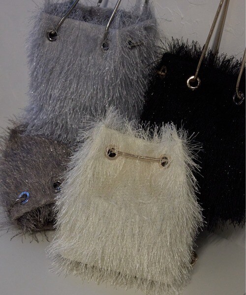 &.Robu シャギーファー2WAYバッグ　新品　お呼ばれ　パーティ　結婚式 &Robu.（アンドロブ） ショルダーバッグ バッグ シャギー巾着2WAY