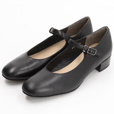 ストラップパンプス