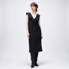 【手洗い可】フリルVネックジャンパースカート