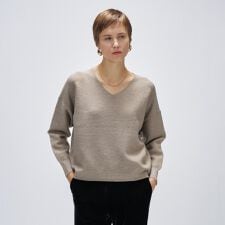 クロエンス(cloenc)の【手洗い可】Vネックラメガターニット