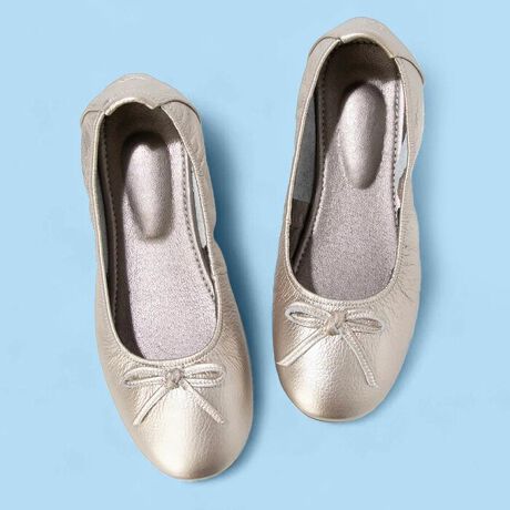 [^:1047]yVvŐꂽoGtbgV[Y iȃfUCƉKȗSnzyfށzEAbp[FvEށFydlzEiȋvgp_炩vő肪ǂEKȃtBbg_炩C\[ŒԂ̕syXEtLVu\[ƋȂ\[A₷ƉKT|[gyRXgptH[}Xz[J[AH꒼Aɂė]vȌoJbgBRXgptH[}Xɂ܂ByfUCAR[fBl[gzVvłȂꂽfUCBiɈ߂XNGAgDpvXBʋ΂₨oAsɂ҂̖\V[YBy₩ȗSnŁAfC[gɍœKȈꑫłByLe son/ \zƂ́AtXŁuvƂӖĂ܂BZ̖A₷ƃfUC𗼗ASɋC͂Ƃ̎v߂2015Nɐ܂ꂽuhłB