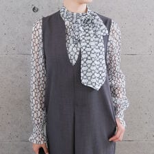 総柄長袖ボウタイブラウス