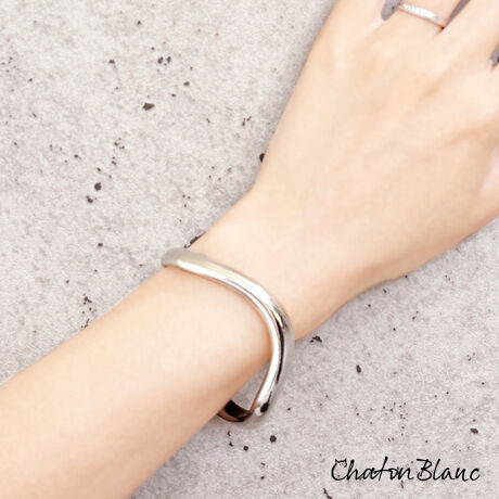 [^:xx00077]pointEdʊ̂fUCoOE~j}Ȃ̂ɖڂ݊EXbvI^CvdetailؚȃANZT[ł͕Ȃɂ߂́A݊Q̃^oOBƂ݂Əd{[ŁA茳͋o܂BtBbg؂ɂ݌vȂ̂ŁAʂȑȂAꂽۂ^Ă܂BoAVvȂۂɎcfUCɁB[hnVvX^Cɂ҂́AN[őlۂ͋C܂ƂoOłBcoordinatex[WȂǂ̗J[R[fɍ킹āAANZgƂĎ̂߁BTVcVcX^CɃvX邾ŁAƐꂽۂɁB܂Aꂢ߂ȃs[Xɍ킹邱ƂŁAR[fɃn𐶂ݏoA_ȕ\oĂ܂B݊邩炱AANZT[͂̈{ł\B茳ɗ͂h悤ȃX^CO܂B