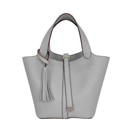 [^:se00056]pointE^bZtfUCERpNgTCYEIItpdetailiƉ炵𗼗AԂȃ^bZtg[gobOBVvȃtHɗh^bZvX邱ƂŁA肰Ȃl̗VѐSo܂B߃TCYȂ}`肠邽߁AzX}zA|[`ȂǕKvȃACe[\BƂofC[gɂ҂ȃTCYłBnh͎莝Er|ǂłg₷ŁAV[ɍ킹Ďς̂|CgBVvȃfUC炱AĩR[fBl[gɎRɓ݁AJWA炫ꂢ߂܂ŕL􂵂܂Bfabric悢݂̂鍇vgpĂAȂ₩ŏ_炩ȎG肪BƊȂyʂȂ̂ŁA₷QłB\ʂ̓}bgȎō₷AV[YXŎg閜\obOB