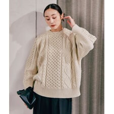 ケーブル編みニットトップス