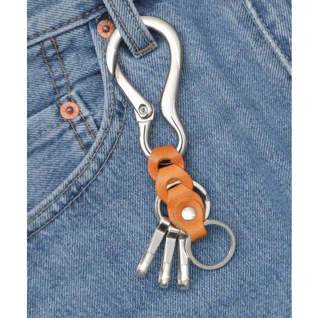 [^:TCY-036]b`őlȕ͋C̓Ȗ؃U[L[OX^CÕANZgɂ҂ȁA傫߃TCỸ_}JritbNڂ䂭A_}JriL[OB̃R[fɃvX邾ŁAObƐVNȃX^CO2FpӁBS̓{gȖ؃U[h̃U[҂ݍ݂ANZgɂȂb`ȃACeBJWAɂ͂A[h؍nALC߂ȂǁALX^CÕANZgɎgACeB^bNCX^C̃ANZgɂ͂ACzP[XȂǂtĂ̃obÕV_[xgɎtăL[z_[ƂĂ̎gp傫߃TCYłA߂Ȃ悢fUCȂ̂ŁAj͂A̕ɂ߂łBPoint 01傫߂̃_}JritbNX^CÕANZgɃsb^ȃ_}JriL[OBVRvgpU[҂ݍ݂悢ANZgɁBPoint 02ghtbVVo[AX^CbVȈۂ̃ubNjbPB̃R[fBl[gObƊiグĂA2FpӁBPoint 03҂ݍ񂾃U[ɂ́A{̋ṽkvAhȖ؃U[hgpBЂƖڂŖ{vƕi`ȕƎȒfp킦̂ő̖́BXgp邱ƂŋNĂ鏝AVȂǂ̌oNωy߂܂BȖ؃U[Ƃ́Ȗ؃U[Ƃ́AȖ؃U[Ђi{̐ElE^i[jv̂ƂłB̖̒ʂAȖ،ɉЂA1937N瑱AV܂̔v[J[łB ṽkvixW^u^j₵vjɐĂAuvAuvvɂȂ܂ŁA20ȏ̍HoĂ܂BwiLQgpĂȂ̂Ől̂ɗD̂|CgBPoint 04ƂX^CO^bNCX^C̃ANZgɃIXXB傫߃TCỸ_}Jrixg[vɎt₷dlBPoint 05傫߃TCYŎt₷AL[z_[ƂĎgpۂobO̒ł₷TCYBJMtăL[z_[ƂāACzP[X`[tăobÕV_[xg[vɎt\BPoint 06厖ȌȂǂtA3̃iXJB^b`ŒE\łBgpJɐꂽA㎿ȃkvgpL[z_[łBv̓~j}X^C̒ԃACeIɎ̂Ȃ̂ŁAvȂł͂̃GCWOy݂łBL[z_[ƂĂobO̒Ō₷AobOxg[vɎtۂ̃ANZgɂȂĂ܂Bxg[vɎtۂ́APig͂ACzP[XA`[ȂǁAACeŃX^COy߂܂BYEfB[XȂWF_[XACeȂ̂ŁAv[gMtgɂIXXłI@Jri{́cF7.5cm/F4.0cm/iXJ܂ށcF14.0cm/fށFS/vFȖ؃U[/dʁ75O/Y{/