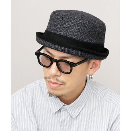 [^:RBN-076]NVJȑloIփ{[cC[h|[NpCnbgCMX̗u|[NpCvɌڂĂ邱ƂꂽÕ|[NpCnbgB~`ŃgbvȃNEɁAM̌̂悤ɏɂȂu킹VGbgBʊAƒĝ݂\̃w{[cC[hngpAĩR[fɔ邾ŃV[Y[hObƍ߂ĂAH~̃}XgACeB܂nbgɔׁAJWAɍ킹₷̂ŁANVJȃLC߃X^CAJWASʂ܂ŁALX^CɃ}b`Ă܂BVvȃX^COɂATbƔ邾ŁAlȂȂꊴoĂ֗ACeBPoint 01~`ŃgbvȃNEɁAM̌̂悤ɏƂȂu킹VGbg̃|[NpCnbgBPoint 02nɂ́AH~Ԃ̔F͂̃w{[cC[hngpBDʊ̂Aw{[L̐D͗l|CgBPoint 03ѕƃcõpCsOɂ́A炩ȋNъ̃s[`XLfނgpؑւfUCBubN邱ƂŏiŃNVJȈۂɁBPoint 04ńAiȌƊ炩Ȏ̃TengpBp[vJ[CȂ|CgɁBPoint 05̃Xx̖ʃt@Xi[tAWX^[ŁAtBbg̒߂\BPoint 06NE͒ǂ[߂ŁAŜSnBpĝ݂F̐nALR[fBl[g̃ANZgɎg₷łBNE̐cnďȂĂ̂ŁA_炩ASn悢tBbgłBVcWPbgȂǁALC߂ȃX^COɂATVcȂǃtȃX^COɂL킹₷łBnbgłȂA܂nbgC킸₷̂|CgBbɂȂĂA̓̃v[gMtgɂ߂łBTCYt[TCYiTCY߃AWX^[tj/@F58.5 cm/΁iJ[ԁjF2.0cm/F10.0cm/fށ{́FE[50, |GXe50/сF|GXe90, |E^10/nF|GXe100/Y