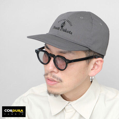 [^:RVU-131]ySnŃXgXt[ȔSntbgoCU[Lbv_炩x̂fގgƁAcn̏_炩ȕcoAEghAȕ͋C6plLbvBIȑϋvւCORDURAƃRbgaAXgb`{̃cCngpBLk̂锲Q̃tBbgƁA悢Vŏ_炩AƗȕ\|CgByďvȑfގgŁAAEghAȂǃ^tȃV[łC˂Ȃg܂BobNɔzuCORDURÃsXl[CȂ|CgByAvȑfގgŁAig͂AAEghAE^E[XȂǁALV[Ɋ􂷂ACeBPoint 01_炩x̂fގgƁAcn̏_炩ȕcoAEghAȕ͋C6plLbvBtg̃AEghAV[fiƂfUChJAڂ䂭|CgɁBPoint 02IȑϋvւCORDURAƃRbgaAXgb`{̃RbgiCcCngpBLk̂锲Q̃tBbgƁA悢Vŏ_炩AƗȕ\|CgBPoint 03L&RیʂɗDꂽhDEOSUNNYifITj[jh̃fIhgl[Xx̓ɔzuBɎgpł̂|CgBDEOSUNNYƂ́LCy閳@qƋ␬AȎtBɗ荞݁A@ۂɃ~l[ĝłBPoint 04Ⓑ߂̃tbgȃcoƓJbgBcn͏_炩AD݂Ŏ኱J[u̒\BPoint 05LTCY𒲐߂łAWX^[xgtBobNt̃obNAWX^[́A]xg[ł邷ƂfUCBR[f̃sXl[CȂ|CgBPoint 06nȂ_炩ȑfފŁAcoɐcnȂ̂ŏŎ[\B^тɕ֗BPoint 07􂢉\ȃEHbVudlByɐ􂦂̂|CgBpɌyʂŗȎ̃LvLbvłByʂőϋv̂fގgȂ̂ŁAig͂AtFXLvAoRȂǂ̃AEghAV[AX|[cȂǁAANeBuȃV[łC˂Ȃg܂BXv[΂^tɎgłBjɎgfUCȂ̂ŁAv[gɂ߂łBhCȎ̖ȃiCfނ́Aďɂ߁ITCYt[TCYiTCY߃AWX^[tj/@F57.0-59.0 cm/΁F7.0cm/F10.0cm/fށ69, iC27, |E^4/Y