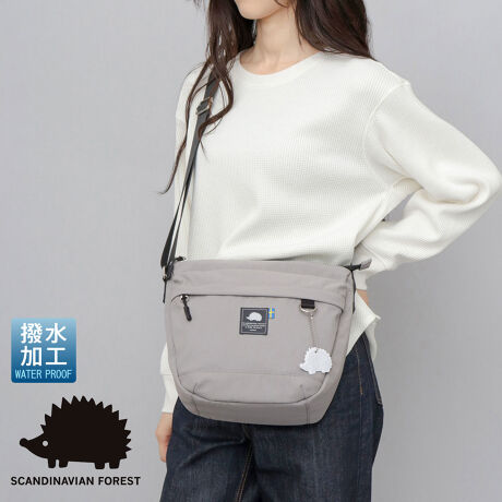 [^:LFC-195]R[fI΂Ȃ\VGbglXNGAV_[炵nlY~̃`[tۓIȖkuhhSCANDINAVIAN FORESTiXJWirAEtHXgjh̃V_[obOBlqg₷VvfUCȂA`{bNX⃁CN|[`Aybg{gȂǂ܂ALXXy[XmۂACeBՂL}`̃C[ɉAobOOɎdɕ֗ȃ|Pbg𑽐Byʂȑfގg❛@\ȂǁA@\[fC[[Xɂ͂Ax̂o|AEghAAs̃TuobOȂǁAŕLV[Ŋ􂵂Ă邱ƊԈႢȂIPoint 01Ƒ傫߃TCYł̂o|SȁAXNGA^V_[obOBtg̃`R[O[̃l[^OƃXEF[f̃sXl[ڂ䂭|CgɁBɎ{ꂽiȃVo[p[cŁAlȕ͋CvXBPoint 02qă}}ɂyʂȃiCfނgpB\nɂ͝H{Ă̂ŁAJ̓łCyɎgĂyBPoint 03C[Xy[X́AA5TCY҂܂fC[Ɏg₷TCYB͍L}`ŁÂו[\Bɂ́At@Xi[|PbgƃI[v|Pbg~2ɉALk鐶n̗p{g|Pbg zuBPoint 04tgɂ́Å̂t@Xi[|PbgzuBL[z_[Ȃǂ̎tɕ֗DJtBPoint 05wʕɂ́ȀoTbƍsA}Olbg{^t|PbgzuBPoint 06V_[xǵAD݂Ńxg̒̒߂ôŁAƑp[gi[ƃVFAĎg܂BPoint 07Oet@Xi[ɂ́AwɃtBbgWbp[^utB₷Jɕ֗BPoint 08XJWirAEtHXg̃ACRłAnlY~^̉tN^[`[tBˑfނgpĂ̂ŁAÂ铹̈S΍ɂȂ܂B`[͎O\BgpVvlfUCȂ̂ɁAו[ł邿҂傫߃TCYłL}`́Aٓ|[`[łXy[XɁA~jTCỸybg{g[ł{g|PbgtŁAʋ΃obOƂĂg₷IH{Ă̂ŁAqƌVт̓ɎgpĉĂ܂ĂAꂪN`UobO⃏}CR[fɂI܂ALxȃ|PbgłוdôŁA}U[YobOEyAcobOƂĂ߁I؂ȕւ̃v[gA̓̃MtgɂVvȃfUCȂ̂Œjłg܂BXybNFt@Xi[/O|PbgFt@Xi[|Pbg~1, }Olbg{^t|Pbg~1/|PbgFt@Xi[|Pbg~1, I[v|Pbg~2, {gz_[~1/tiFtN^[`[/@㉡F28.0cm/ꉡF17.0cm/F25.0cm/}`F11.0cm/V_[xgF~124.0cmiŒj/fށiCiHj/d/ eʁ275O/ 5bg/YtBs