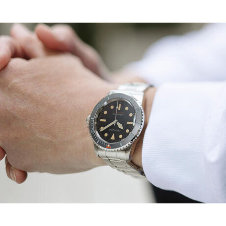 [^:YK20252-3GYDT]O[_Co[1960N̉Ñ_Co[YEIb``[tɂAÔƂx[͌oNωɂăO[J[ɑސF̂悤ȕ͋CČĂ܂BO[x[́AOlCr[_Co[̃lCr[x[Ɠlɋ^Tu}[i[̃A|CgƂċFx[̂ЂƂŁADƂ̊Ԃł͖{̃ubNx[utF[hifadejviFȂAjFƂӖuO[tF[hx[vƌĂ΂ĒdĂ܂B[gɂ̓ZCR[Gv\̋@B[gACal.YN55A𓋍ځBhbgƃo[gݍ킹ÑX^_[h^CvƁAꕔ3E6E9gpRp̃Tu}[i[^CvłB1950N̂̂𕜍AEgCIWĩxbguXZbgĂAgƍ͓ۗIȍƂȂĂ܂Bhmۂ邽߂ɃTt@CANX^h̗pAh[^Č܂BAPɏo点Ă܂ƃCfbNXcŌĂ܂߁AȐɂȂ悤ɂĂ܂Bu^ɍ󂳂鐻io[ƂΏ󂳂̂ʓIłA͈DƂ̊ԂŌƂ́grbOio[hB܂胍bNX̃RbNXfɕāAđ傫󂵂Ă܂BO[x[f͕}bgȂɎdグ܂BCfbNXɂĂ͈FɏĂFČÂ悤ɖꂽČĂ܂B̂߈ÈłłقƂǌ܂̂ŗ\߂BJWAɂrWlXɂALV[Ŏg₷fUCłBۏ؏ɂĕۏ؏͂グؖƍĕۊǂĂ܂悤肢܂BC̍ۂ́Aۏ؏Ƃグؖ킹ĂoB