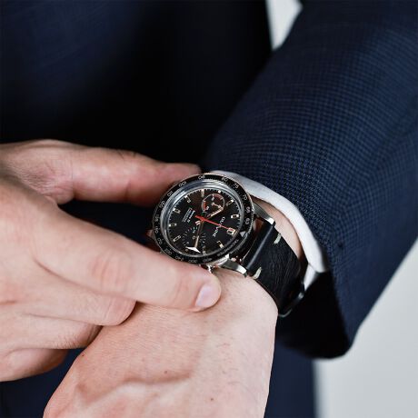 [^:YK20255-3BK]1NԂƂȂ܂̐VfUCgV[YIVh1N̊JԂoĂ悤₭BfUC̃`[tƂȂ̂̓[^[X|[cS1970NɐlC𔎂[VONmOtEIb`łB̓IȕՃfUCȂ70N炵IȃfBe[ɂȂ肱ĊJ܂B̃f̓ubÑg[ō\ꂽN[ȃfłBgI^ChƁg[h̔iłB50N炢ov̂悤ȃBe[WČĂ邽߁AfUĈ͎咣̂́AǂĂđlۂ͋CoĂ܂B̂߃NmOtƂX|[cnfłȂAWPbgX^Cɂ킹₷ArWlXV[̃t@bVACeƂĂy߂܂Bۏ؏ɂĕۏ؏͂グؖƍĕۊǂĂ܂悤肢܂BC̍ۂ́Aۏ؏Ƃグؖ킹ĂoB