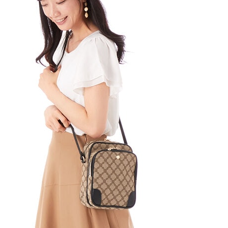 [^:RBB-367]NVJȃV_[obOԂȃTCYłƂo◷s̃TuobOƂĂySALON de RUBAN/T h @z̃X^CÕACRɂȂBAGA~fUC~vCXŌ`ɂ㎿ȑfގgŌyʊɂĂ܂ł~|Cg܂BAGɓ邿ƉĎg₷Wallet,`[,etc...gɂ邾ŋC薈̃CtX^CɂƊY܂11肪܂ACeŃ[h[u𑝂₵Ăy݂ĉB