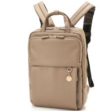 ケスクルデザイン スクエアリュック