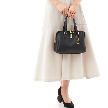 [^:DC5-009]Õ|Pbg܂߂Owdl̃nhobOC[͎OɃt@Xi[ĴŒ̉וo₷etĂ̂ŒnʂɒuۂSłTCYbW26~H20.5~D10cmdʁF430g蒷F37cmV_[F119`134cm(O)dlb_ut@Xi[JFt@Xi[|Pbg~1t[|Pbg~2OʁF|Pbg(t[|Pbg~1cJ)~1wʁF}Olbg{^|Pbg(t[|Pbg~1cJ)~1