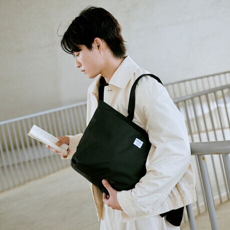 [^:475540]yfUCz莝E|E΂ߊ|3waydl̃g[gobOłB߉\ȎƎO\ȃV_[XgbvŁAX^CȒPɐ؂ւ܂BvX`bNpTCN|GXefނgpĂ܂BJVłSȝH{Ă܂BC[́Ag₷召̃|PbgtĂ܂BpbgPC|PbǵAő14C`܂ł̃m[gPC[\łBC[ɂ̓{gz_[tĂ܂BOʃ|Pbg̓ɃL[NbvtłBwʂɂ͋Mdi[ɍœKȃt@Xi[|PbgtĂ܂ByXybNzTCY/43~s13~29cmPC[|PbgF31.3~s1.6~22.1cmő14C`̃m[gPCɑΉd/480ge/7.5Le/1ގ/100PETTCN|GXeY/ω׏d/6kgyuhzhellolulu(n)́A2005Nɍ`Ő܂ꂽobOuhłBuVvŁAyAg₷vobOŎlyƂRZvǵwCarryHappinessxƂuhbZ[Wɂ\Ă܂BgllľۗȂAyNGCeBreBɂӂꂽւƓĂAȗ\҂uhłB