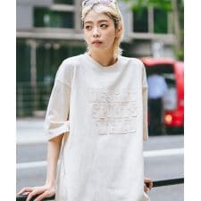 ユニット(UNITT)の【DESERT SPORTSWEAR】ブランドロゴ  貼り付け Tシャツ