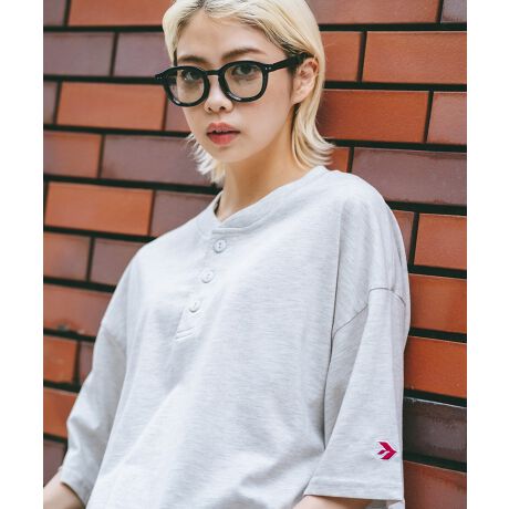 SAVIERZEROSTAIÑR{TVcoꁟu݂̖ڗɂTVcvZEROSTAINƂ̃R{TVcBn̕\ɈقȂH{ƂŁAW~ʓIɖh~AW~CɂKɉ߂Ƃł܂Bn\ʂɂ͂͂H{ĂAɂĊn̕\ʂɕオɂȂ܂BāAɐڂ闠ʂɂ͋z̉H{Ă܂B̉HɂĊfzAɉKȏԂۂƂł܂Bɕ\ʂ͐̉iW[XR[q[jtɂA₷hʂƁAUVJbg̋@\ĂA@\ʂ[Ă܂BZEROSTAIN̋@\SAVIER炵I[o[TCYVGbg̃fUC̗pBʏZEROSTAINɂ͂Ȃw[lbN̗pAɂSAVIER}[N̎hJ{Aɂ̓uhS̃sXl[t܂B܂̃uɂ͊ݖh~H{Ă܂yZERO STAIN/[XeCzV[YÑ[XɂāAXɃs[^[𑝂₵ĂW~ڗȂ@\ɓACe"ZERO STAINi[XeCj"V[YNɓoB[ZERO STAIN͐n\ʂH邱ƂŁA݂oɂAnʂɋzH{ĂAgUʏ̐n葁ʂ܂BŃAԐlC̃fUCE^̏iZERO STAINH{ōV[YoG[VLxȃ[XBNqbgԈႢȂ}XgACełB