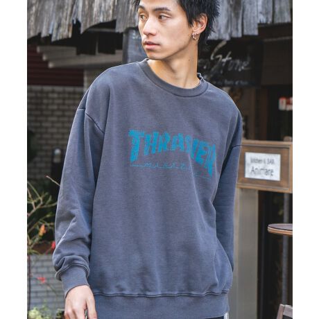 THRASHER/XbV[VXEFbgoꁟ360g̃wr[EGCgуXEFbgɁA}KWSꂽuTHRASHERƌ΃Rv1Agh̃sOgHŖt1BJ[OꂽSƁABe[W{fB̎▭Ƀ}b`Ă܂ByR[fBl[gz{fBJ[ɂč킹R[fBl[gLXLj[pcAe[p[hpcAzCgpcAVFtpcAJ[SpcAXP[^[pcȂǑIԃACeŃghCɍ܂BAE^[ɂ̓iCWPbgAR[`WPbgAX^WȂǂ킹ƃXg[ĝ钅ȂBCi[ƂĒpۂ̓`FbNVcJ[fBKAJbWŠyAE^[Ȃǌy߂̉HD킹R[fXXB̓Xj[J[͂Aꂩ̋G߂̓X|[cT_AX|[cMIXō킹ƈCɑuȃC[WvXłATRbVA{fBobOAXNGAobNAoPbgnbg⃍[Lbv̏ނ̑gݍ킹ł̓W[syV[ł􂷂B܂AG߂킸ɃlbNXuXbg̃ANZT[̃vXIdvŃR[fBl[g̃ANZgƂȂAȂꊴo闧҂ɂȂĂBjZbNXŒpł̂ŃJbvR[fFlm̃yAR[fɂœKByTHRASHER/XbV[zXP[^[ȂPx͓uh1981NɃXbV[E}KW琶܂ꂽuhBTtVXREric SwensonAFausto VitellonČ킸ƒmꂽUSA\XP[g{[h厏THRASHER MAGAZINEBG̊sɗ܂炸̃uhƂĂ̒nʂ͐E̎҂̊ԂŊmł镨ƂȂĂBXP[g{[h̘gɂƂꂸEFAAA[g[NAbNÃXChX|[cEɒuĂ̓Ǝ̐Eς͂킻̎̃TuJ`[̑㖼ɂȂĂƌĂߌł͖B