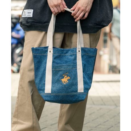 tg̃ShJANZg̃g[gBAGVɃsb^̃fjg[gBAGoB傫ڂ̃TCYŎ[UPBtgɂBEVERLY@HILLS@POLO@CLUB̃g[h}[Ñ|̃ACRhJĂ܂B͒߂ł̂ŁA|ł莝ł^щ\łBJ̓hbg{^dlŊ̒ɂȂĂ܂B