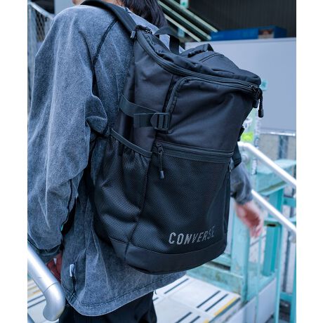 CONVERSE/Ro[XzA̒ʋΒʊwɂ҂ȃobNpbNoꁟוĂSȁAeʂꂵobNpbNByʂŏvȃ|GXefނgpBOɃ|PbgAɂPCp|PbgA܂܂Ƃ̂qɂȂ܂BE̐F͑SJ[FłB