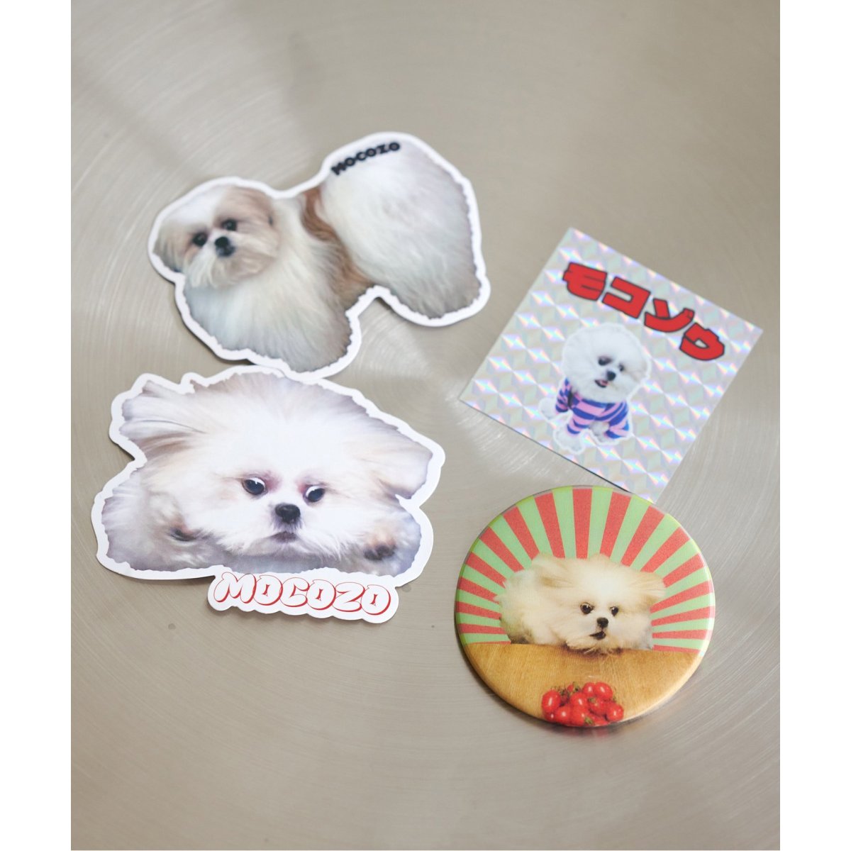 WEB＋一部店舗限定】モコゾウ ステッカー＆缶バッジセット | ベーセー