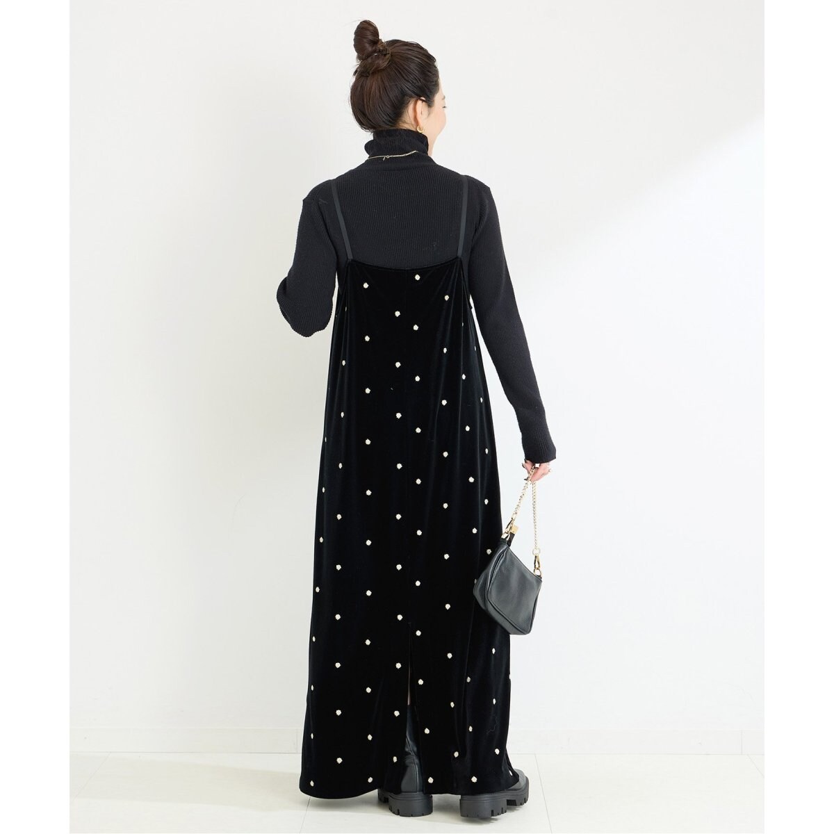 追加》【WEB限定】手洗い可 / ベロアフラワー刺繍ワンピース