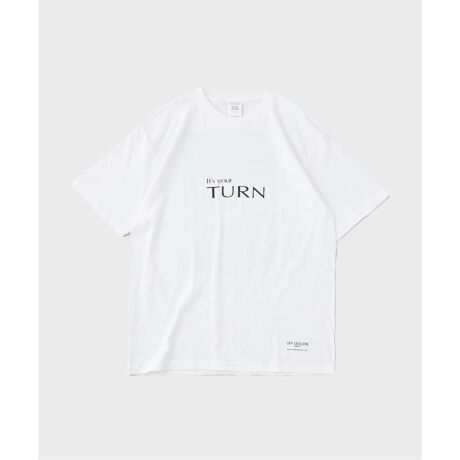 [^:25071730002220]fUCʐ^ƁELgY̍i𗎂Ƃ񂾁AA[g̍tHgTVcoB80NォXP[g{[hAXm[{[hV[B葱Ă̍iWuIt's Your TURNvAےIȎʐ^ZNg܂BmNŕ\ꂽR̐ÂXm[{[_[̖AX^COɐ[݂Ɛꂽۂ^܂BgĥƂVGbgŁAꖇ͂AVcWPbg̃Ci[ƂĂ݊𔭊BuOFF SESSIONv̂肰ȂSvg炢Aוɂ܂łfUCłBfޔG̗ǂRbg100%̓VfނgpB悢݂œɂAfC[[XɍœKȐnłBzEʋCɗDĂ邽߁A΂ދG߂łKȒSnL[v܂BŎ􂢉\ȃC[W[PA|CgłByOFF SESSION / ItZbVz2012Nɒa^uCh}KWyOFF SEASONzhI^ieBufBAB2024NɐV[xwOFF SESSIONx𗧂グAT[tXP[g{[fBOñtHgOt@[ĂыP@𐶂ݏoׂAuSURF PHOTO OFF SESSIONvƂvWFNgX^[g܂ByLgY / qKCVEz1965N܂B80N荑ÕXP[g{[hAXm[{[hV[B葱Ăʐ^ƁBiWɁuALASKAvu1994 THE PATH TO GENESISvutokyoskatevuJAPAN AIRvuIt's Your TURNvByîCɓo^ɂāzuJ[gɓvẼn[g}[NĂƁAcP_AZ[Ȃǂ̒ʒm󂯎邱Ƃo܂Byēׂm点ɂāzuJ[gɓvuēׂm点vĂƊiēׂۂɁAʒm󂯎邱Ƃo܂Bs摜ɂĂ̂ӁtƖ̊֌WɂAۂFČꍇ܂B܂p\REX}[gtHȂǂ̊ɂA኱iƉ摜̃J[قȂꍇ܂Bi̐F́AiAbv摜QƂB