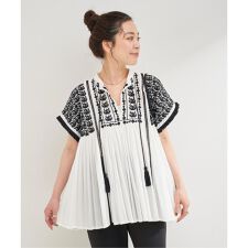 手洗い可 / 刺繍ギャザーブラウス