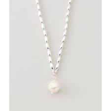 パールモチーフネックレス