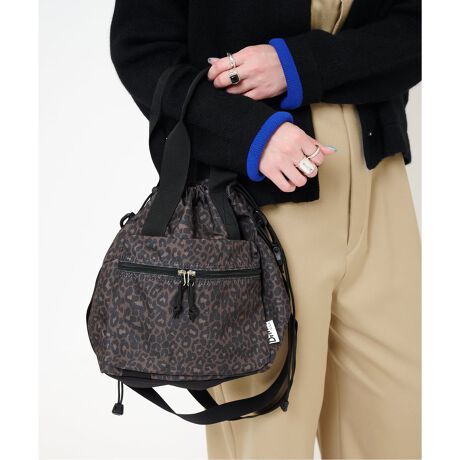 [^:26092710000710]萔ʂɒBAߐ؂ƂȂ܂iԃubNi001jFDFV122701TbNXu[i048jFDFV122734p[vi050jFDFV122726ubNx[Xi180jFDFV122778ЃJ[F[J[J[ubNi001jFBLACKTbNXu[i048jFPEACOCKp[vi050jFAMETHYSTubNx[Xi180jFBLACKLEOPARD26SSVACeV_[ƃnĥQWAYŎgpł܂BV_[Xgbv͎O\łBWbp[̎̃[ṽfUCANZgłB|PbgŎ[͔QBfށFubNATbNXu[Ap[vF420fj[pbNNXiC~1000fj[R[fiCubNx[XF|GXe~1000fj[R[fiCTCYFW25 x H29 x D13 cm (8L)dʁF270gFxgiV[YiiԁF26092710000710@Drifter HANDLE POCKET TOTEiԁF26092710000810@Drifter DRAWSTRING POUCHiԁF26092710000910@sǉtDrifter BUCKEYE TOTEyDrifter/ht^[z1977NɐݗꂽAInCIB̃obOuhBƂƃpV[g̐YCɓWJĂǍobOn߁Anp[c̎zϋv̍DZpEIɍ]Ă܂B舵ɂẮAiɂĂi\łmFB̏íAB.C STOCKł̎舵ɂȂ܂B ړX܂ւ₢킹̍ۂB.C STOCKX܂ւ肢v܂BƖ̊֌WɂAۂFČꍇ܂B܂p\REX}[gtHȂǂ̊ɂA኱iƉ摜̃J[قȂꍇ܂Bi̐F́AiAbv摜QƂByӎzE摜̏i̓TvłBۂ̏iƎdlAH኱قȂꍇ܂BETCY\L͂܂ŖڈƂȂ܂BE׏󋵂ɂA͂\肪Oシꍇ܂BEqlւ̔X̔xꍇ܂BEǉYíAꕔ̓X܁Aʔ̂Ŕ̔̏ꍇ܂B\߂B