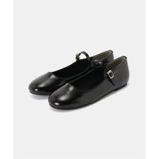 ストラップ付きバレエシューズ