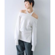 off－shoulder sweat