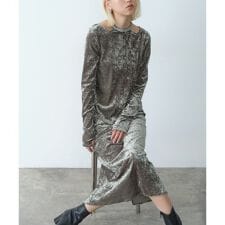 neck point velour dress