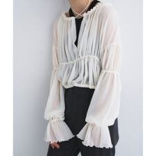 off－shoulder blouse