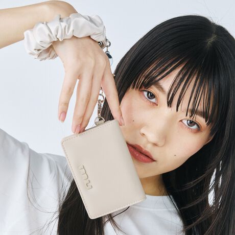 [^ԁFMR-W1333]sV[YtGATHER CHARM / MU[`[{[ՂȃMU[`[tVV[YBMU[`[͎O\ŁAeACeɍ킹MU[`[t܂BApłlĆhmuhS{̂ƓF̃^Ƃĕt鎖ŃVvɂ܂Ƃ߂V[YBsitELGAES̒łlC̍hpXP[XhpXP[X̒ŁAilC2ʃpXP[XBƗʂɃJ[h[Ă\Bt̃MU[`[ɒʂĂ΁A^ъyXBANZT[oł\łB[R[htŐLk̂Ŏg̗ǂACełBȂXȃfBe[ŃobO̓|PbgɎ[鎖\B؂ȕւ̑蕨ƂĂ߂̃ACełBsuhtMURUA / [Aw FEMININE MODE xubNƂN[ȃ}XLX^CBňX^CVGbgɏ炵tF~jvXƎ̃[hoghqɃLb`\Ǝvĉ錻㏗Ɍ[h[uāsXybNtJ@FzbNJdlFJ[h|Pbg~4 / NAJ[h|Pbg~1wʎdlFNAJ[h|Pbg~1stitpBOX / MU[`[~1