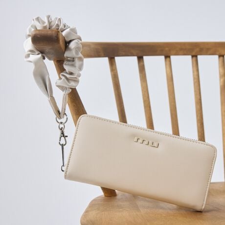 [^ԁFMR-W1331]sV[YtGATHER CHARM / MU[`[{[ՂȃMU[`[tVV[YBMU[`[͎O\ŁAeACeɍ킹MU[`[t܂BApłlĆhmuhS{̂ƓF̃^Ƃĕt鎖ŃVvɂ܂Ƃ߂V[YBsitz̒Œfgc̐lCւ郉Eht@Xi[zB傫Jł̏oꂪyXɁBDƂ͕ʂɃt[|Pbg鎖ŃV[gǗyɏodlɁB̊Ǘo钷z͂܂ȂĎEEEIH[̃J[h|PbgŕKvȃJ[h܂Ƃ߂Ď^Ԏ\łBMU[`[ɎʂłƂ̎̍z̎^тyXɁBlfUCƎg̗ǂłȕւ̑蕨ƂĂ߂łBsuhtMURUA / [Aw FEMININE MODE xubNƂN[ȃ}XLX^CBňX^CVGbgɏ炵tF~jvXƎ̃[hoghqɃLb`\Ǝvĉ錻㏗Ɍ[h[uāsXybNtJ@FEht@Xi[JdlFJ[h|Pbg~12 / t[|Pbg~2 / D~3 / K~1(d؂肠)wʎdlFt[|Pbg~1stitpBOX / MU[`[~1