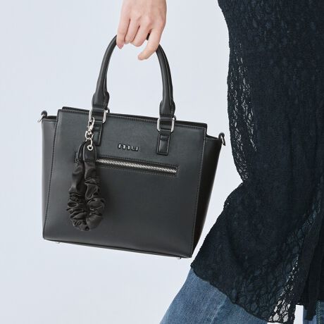 [^ԁFMR-B1335]sV[YtGATHER CHARM / MU[`[{[ՂȃMU[`[tVV[YBMU[`[͎O\ŁAeACeɍ킹MU[`[t܂BApłlĆhmuhS{̂ƓF̃^Ƃĕt鎖ŃVvɂ܂Ƃ߂V[YBsitVvȃfUC̒ɁAMU[`[ڂfUCBƂfUC̃nhobO𕁒igTCYɁB傫߂A߂傤ǂTCYɎdグ܂Bɂ͂|Pbgt@Xi[|PbgȂǁA[̎[Ă܂BƂȃobO̒肳邱Ƃ\Bɂ́At̃V_[t鎖ŃV_[obOƂĂgD́BnhobO / V_[obO2WAYłg܂BOʂɃt@Xi[|Pbg邱ƂłɎôĂƂ\łBsuhtMURUA / [Aw FEMININE MODE xubNƂN[ȃ}XLX^CBňX^CVGbgɏ炵tF~jvXƎ̃[hoghqɃLb`\Ǝvĉ錻㏗Ɍ[h[uāsXybNtJ@Ft@Xi[JdlF|Pbg~2 / t@Xi[|Pbg~1 / t[|Pbg~2OʎdlFt@Xi[|Pbg~1stitۑ / V_[~1 / MU[`[~1