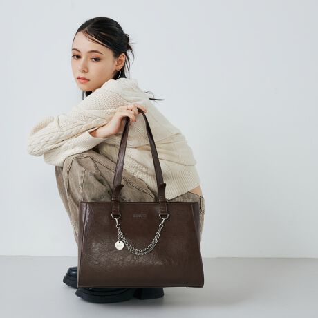 [^ԁFMR-B1366]sV[YtFRAME METAL / t[^iȃcƎRȃVH{tFCNU[͖{vƌԈႤقǂ̃NIeBɃBe[W{̂Ƀt[^荂Y킹VV[YsR̖_炩ȃtFCNU[͂ȂꊴYdオɍڂ̃uEɃx[VbNJ[̃AC{[EubNS3FWJsitIItpłgg[gobOBA4TCY[\ȏ[̃TCYŕigłȂʋ΂ʊwłg\BOʂɂIWi`[͎O\ŎgV[ɉăX^C`FW鎖\łB𒷂鎖łꂩ̋G߁AAE^[𒅂ĂȂdlɁBsuhtMURUA / [Aw FEMININE MODE xubNƂN[ȃ}XLX^CBňX^CVGbgɏ炵tF~jvXƎ̃[hoghqɃLb`\Ǝvĉ錻㏗Ɍ[h[uāsXybNtJ@Ft@Xi[JdlF|Pbg~2 / t@Xi[|Pbg~1 / t[|Pbg~2stitۑ / IWi`[