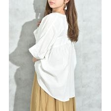 キャンブリックバックギャザー刺繍シャツ