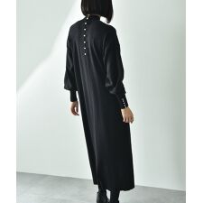 インタープラネット(INTERPLANET)の袖口ＢＡＣＫパールデザインニットワンピース