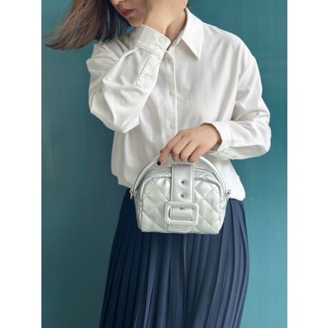 [^:204005]LeBOV_[obOBxg̃fUCɓAobOŜ߂Ă܂BV_[OāA莝R[fJbRǂ܂܂BV_[xg̓`F[^CvŁA͕Sy邽߂ɖ{̓l̑fނgpĂ܂BghƎpIȗvfˑV_[obOɎdオ܂B΂ߊ|o钷̃V_[ŁAR[fBl[g̕L܂BlCJ[̃Vo[ƁAghJ[̃bhāAV[YXȃJ[WJɂȂĂ܂BIłItV[łR[fBl[gI΂ȂobOłB