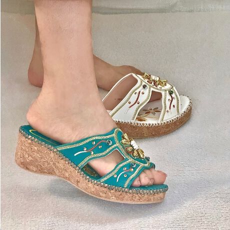 [^:5100]hJIVȃr[YtEFbWT_BLLȃXpR[ƁAɕt`[t킢IVȃT_łBXpR[1ÂJɎDŎdグAl̂1ɂȂ܂BĂ̑ĂT_łB<br>~ƒ͂Xeb`ŕ҂ݍ݁AŜ͋̕CĂĂ܂Bꊪɂ͖{RNgpANAbvڂɂȂ܂BS̓IȎhJ͐FɂA{̂̐Fɂ茩ڂ͋̕Cς܂BRÑEFbWT_́A5.0cm̃q[ŃX^CAbv.BNbVɂ̂́BsCӂ̃W[ɂ҂ŁAAuEAzCgAS[hA^[RCYu[̖LxȃJ[WJ|CgłBĂ̑ɉ؂₩vXĂ܂IIVŉ~[T_łB