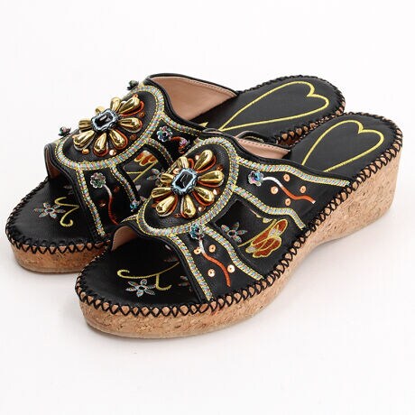 [^:5100]hJIVȃr[YtEFbWT_BLLȃXpR[ƁAɕt`[t킢IVȃT_łBXpR[1ÂJɎDŎdグAl̂1ɂȂ܂BĂ̑ĂT_łB<br>~ƒ͂Xeb`ŕ҂ݍ݁AŜ͋̕CĂĂ܂Bꊪɂ͖{RNgpANAbvڂɂȂ܂BS̓IȎhJ͐FɂA{̂̐Fɂ茩ڂ͋̕Cς܂BRÑEFbWT_́A5.0cm̃q[ŃX^CAbv.BNbVɂ̂́BsCӂ̃W[ɂ҂ŁAAuEAzCgAS[hA^[RCYu[̖LxȃJ[WJ|CgłBĂ̑ɉ؂₩vXĂ܂IIVŉ~[T_łB